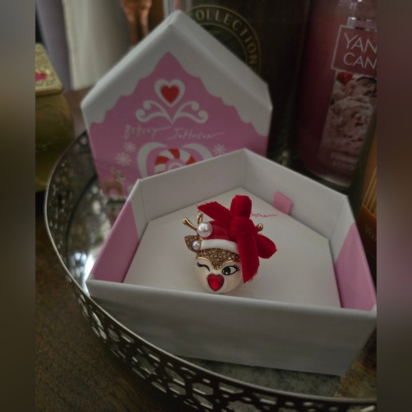 Charming Holiday Reindeer Ring with Red Bow - Picture 12 of 12